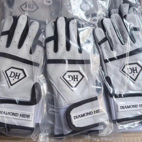 NEW IN! Youth Diamond Hide Short Cuff Goatskin Batting Glove